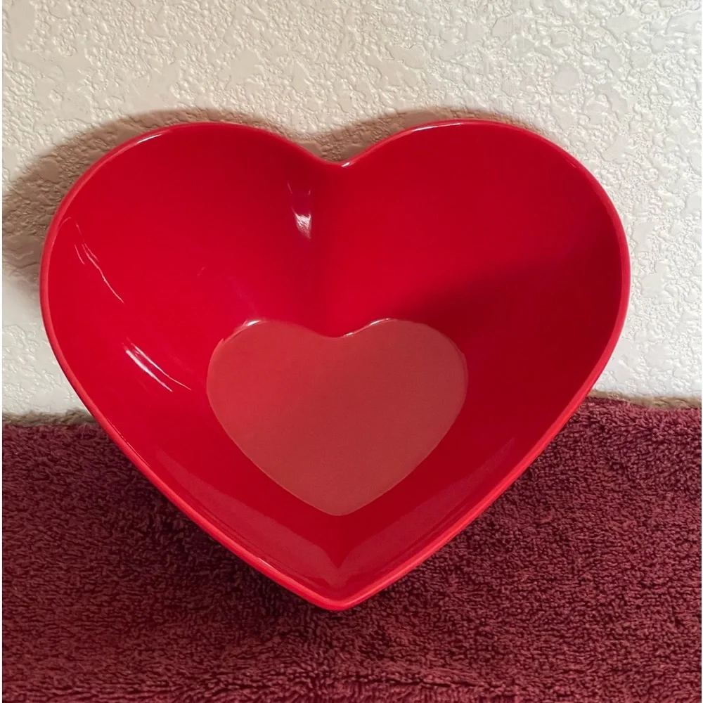 Target Valentine’s Day red heart bowl 2012 - Picture 1 of 7